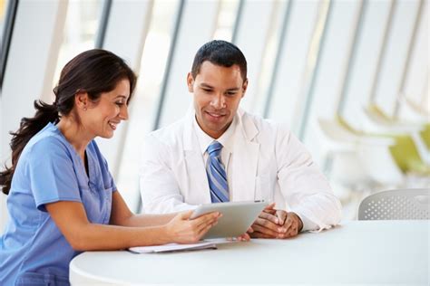 Nurse Practitioner vs. Doctor: What Are the Differences? | Duquesne ...