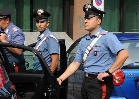 Busto Arsizio Baby Criminali In Stazione Rapina Con Calci E Pugni Ai