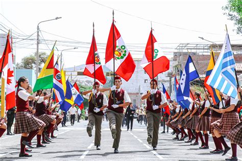 D A De La Bandera Municipalidad E Instituciones Muestran Cari O Y