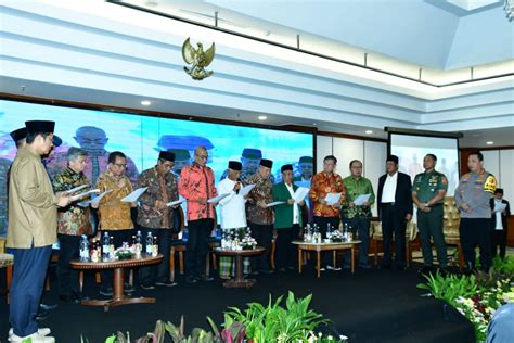 Panglima Tni Hadiri Deklarasi Pemilu Damai Lintas Ormas Dan Lintas