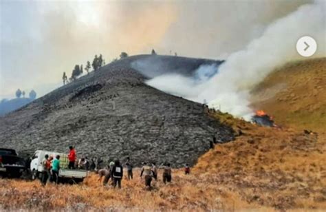 Gunung Bromo Ditutup Usai Kebakaran Diduga Akibat Flare Yang