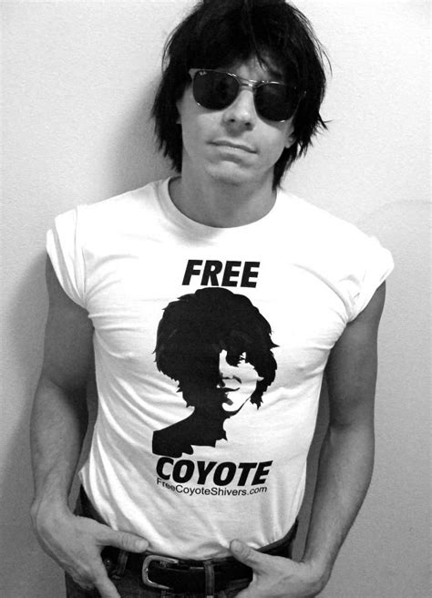 http://yfrog.com/joy1quj Coyote Shivers @coyoteshivers usando a camisa ...