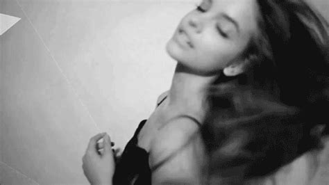 Barbara Palvin Gifs Page 25 WiffleGif