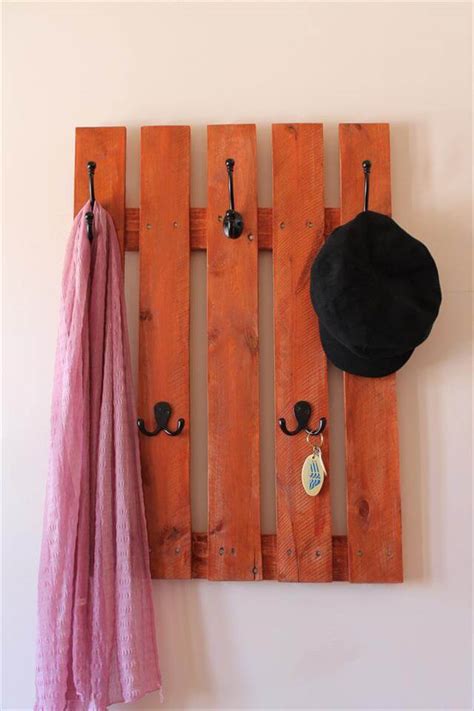 10 Reclaimed Wood Pallet Coat Rack 99 Pallets