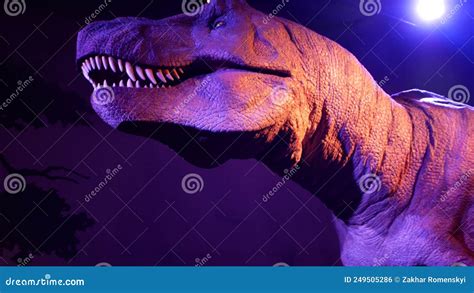 Een Bewegende Sculptuur Van Een Tyrannosaurus Rex Uit Een