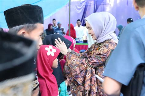 Ketua Tim Penggerak PKK Dan Ketua Darma Wanita Persatuan Kabupaten Way