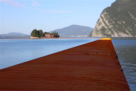 Floating Piers De Christo E Jeanne Claude Permite Que Os Visitantes