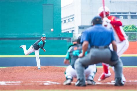 爆米花聯盟屏東棒球場開戰，為屏東紅尾隊加油，今天首場4：2贏新北！！！ 潘孟安