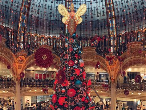 Galeries Lafayette Christmas Tree Festive Season In Paris Solosophie