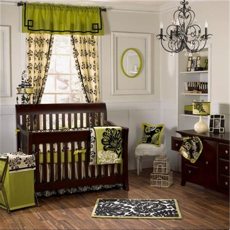 Crib bedding set - DecorLinen.com.