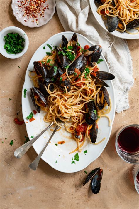 Spaghetti Met Mosselen In Een Pittige Tomatensaus Food From Claudnine