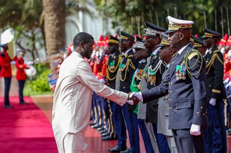 Bassirou Diomaye Faye A Présidé La Cérémonie De Levée Des Couleurs Du