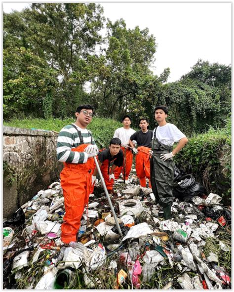 Gencar Bakti Sosial Bersihkan Sungai Lima Pemuda Bandung Ini Viral Di