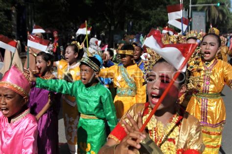 Pawai Hari Pahlawan Antara Foto