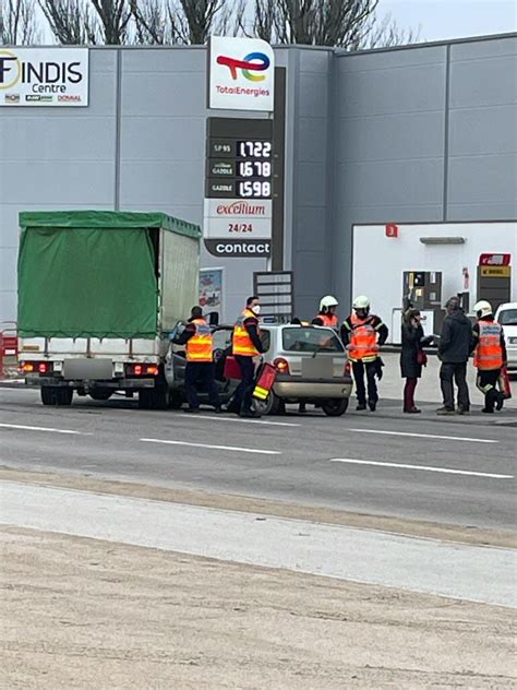 Dijon Accident Rue De Mayence Une Voiture S Encastre Dans Une