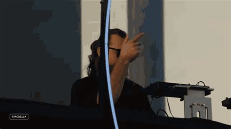 Vibing Solomun Vibing Solomun Coachella Discover Share Gifs