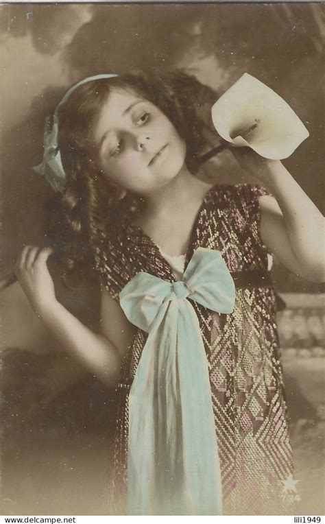 Portraits - CPA 1900 / 1920 d'origine Fillette Belle tenue et Belle ...