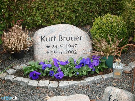 arkiv dk Kurt Brouer Gravsten på Beder kirkegård