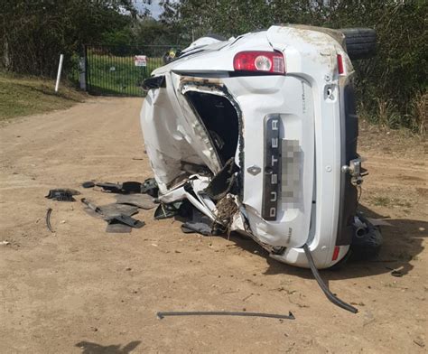 Professora Fica Ferida Ap S Carro Bater Em Barranco E Capotar Na Br