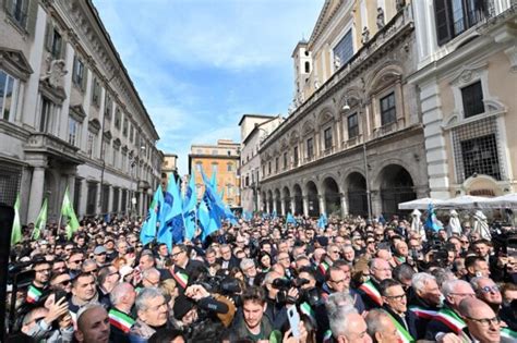 Fondi Per Il Sud Bloccati Dal Governo Meloni Governatore De Luca