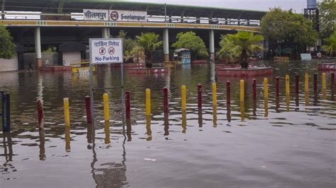 In Photos Traffic Crawls People Wade Through Waterlogged Areas As