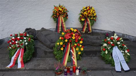 Stilles Gedenken Zum Volkstrauertag