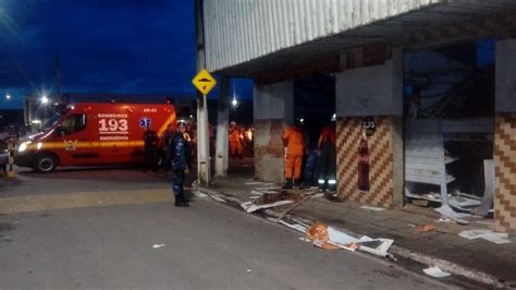 Quatro pessoas são atingidas em desabamento de teto de panificação