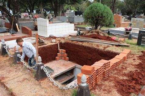 Finados Dia 25 o prazo final para reformas e construções no Cemitério