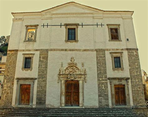 Santa Lucia Del Mela Chiusa La Concattedrale Di Santa Maria Assunta