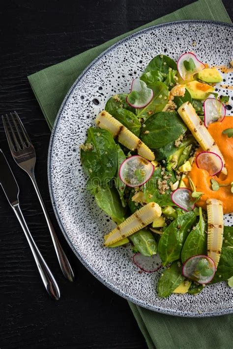 Salada Legumes Verdes E Mini Milho Grelhado Ricota E Mousse De