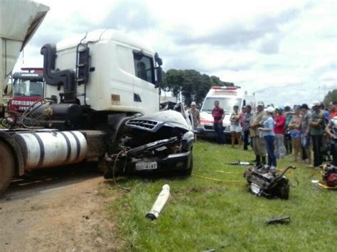 G1 Motorista De Caminhonete Morre Em Ao Bater De Frente Com Carreta