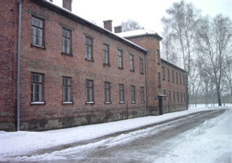 Rubata La Scritta Di Auschwitz VareseNews Foto