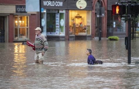 Inondations aux Etats Unis Un barrage menace de déborder dans le