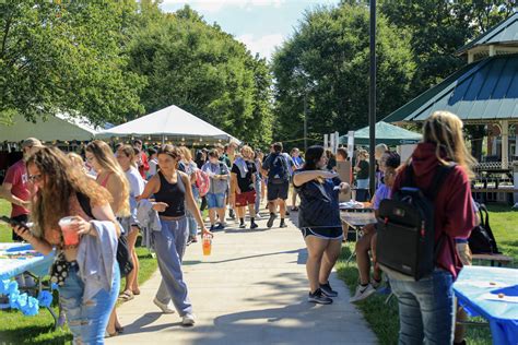 Involvement Fair Draws In Variety Of Students The Rocket