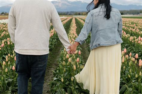 A Springtime Skagit Valley Tulip Fields Couples Session — J and L ...