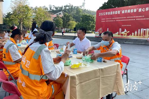 致敬城市美容师！东莞送出爱心早餐为环卫工人过节 关爱 活动 综合执法局