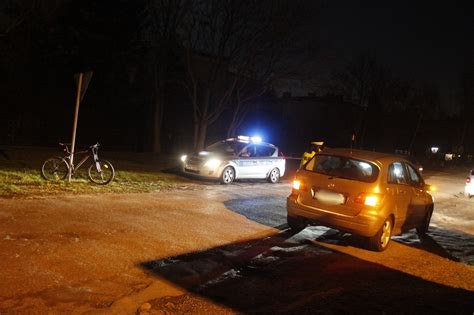 Ul Gliniana Rowerzysta trafił do szpitala po zderzeniu autem