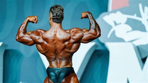 Why Do Bodybuilders Use Spray Tan for Competitions? | BarBend