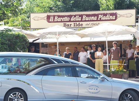 Addio Alla Regina Della Piada Labbraccio Di Rimini A Ilde Il Corteo