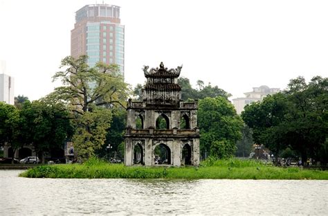 Turtle Tower in Hoan Kiem Lake Historical Facts and Pictures | The ...