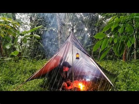 SOLO CAMPING HUJAN DERAS BERKEMAH SAAT HUJAN DERAS MENDIRIKAN