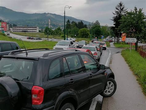 Stanje Na Putevima U Bih Na Mostu Na Ulazu U Sanski Most Saobra Aj