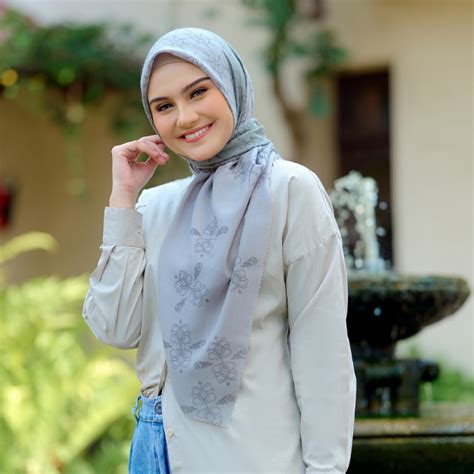 Jual Zm Zaskia Mecca Labuan Bajo Hijab Scarf Kerudung Segi Empat