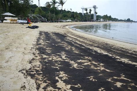 Perairan Pulau Sentosa Singapura Ditutup Karena Tumpahan Minyak