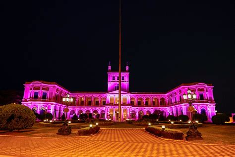 Cáncer de mama Palacio de Gobierno se ilumina de rosa para