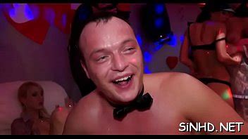 Un montón de erecciones duras son satisfechas por chicas hambrientas XVIDEOS