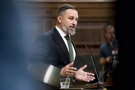 Abascal acusa a Sánchez de corrupto y reta al PSOE a votar a favor de