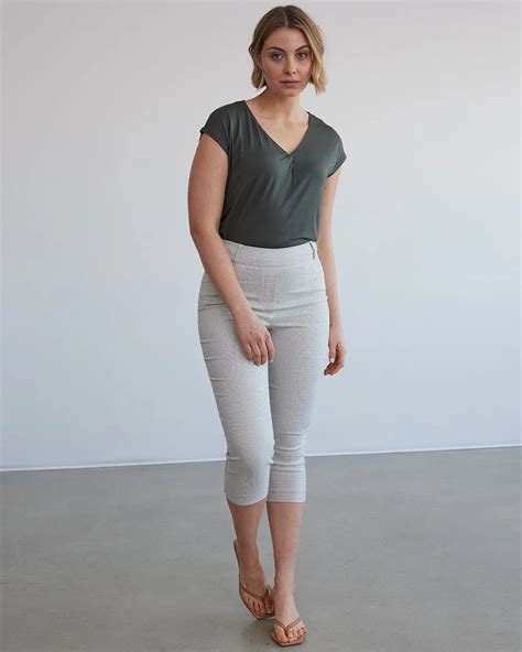 Pantalon Capri En Tweed Jambe Troite Et Taille Haute L Iconique