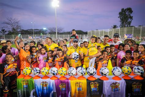 Teo Gutiérrez y El Chino Sandoval inauguraron la unidad deportiva