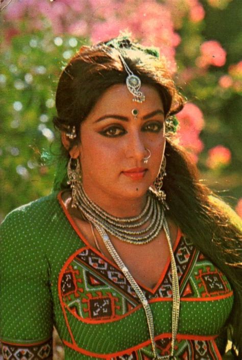 Pin By Nisareen On Bollywood 1980 S Bollywood Fashion Indian Bollywood Actress Indian Beauty